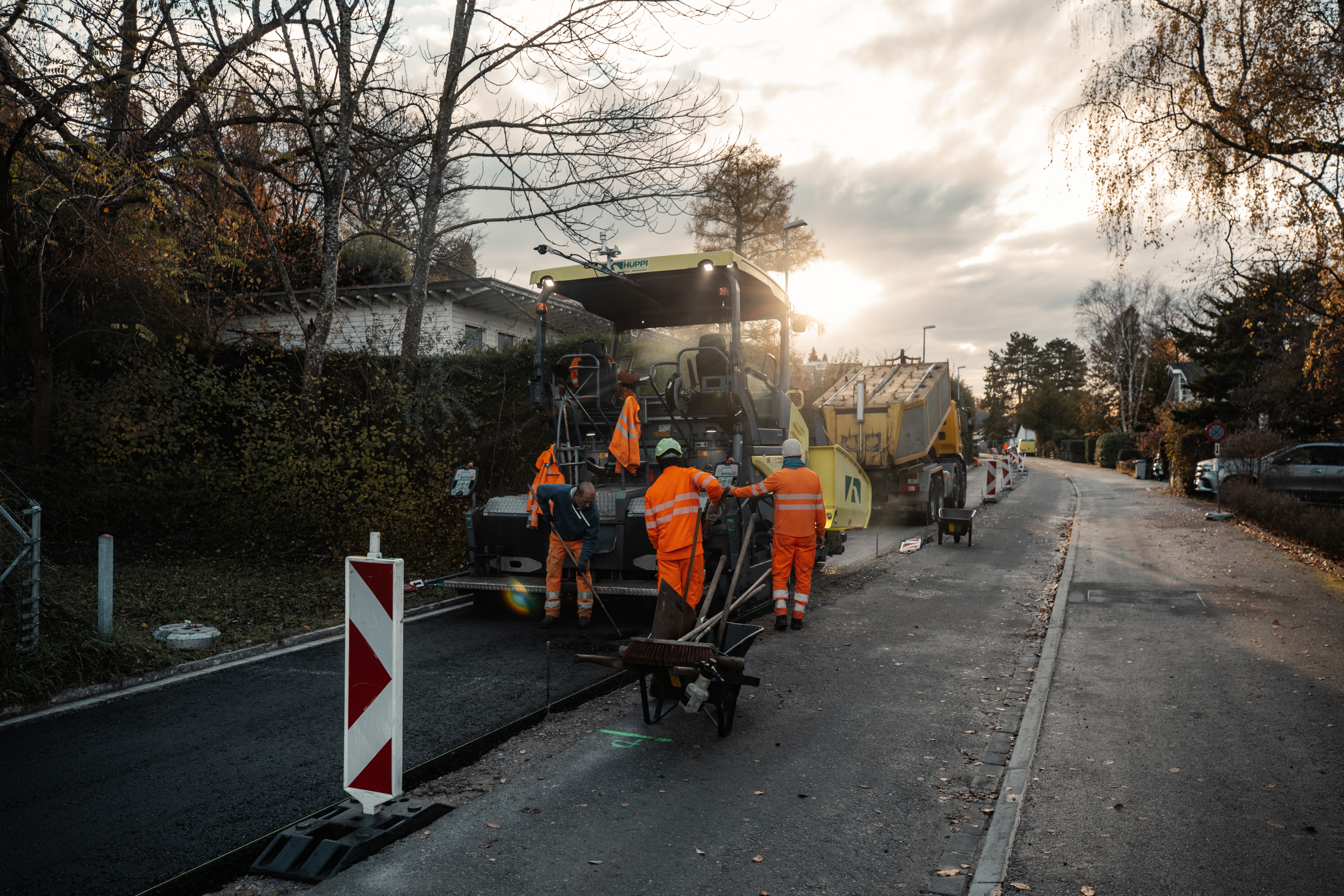 Einbau des Strassenebelages am 25.11.2022
